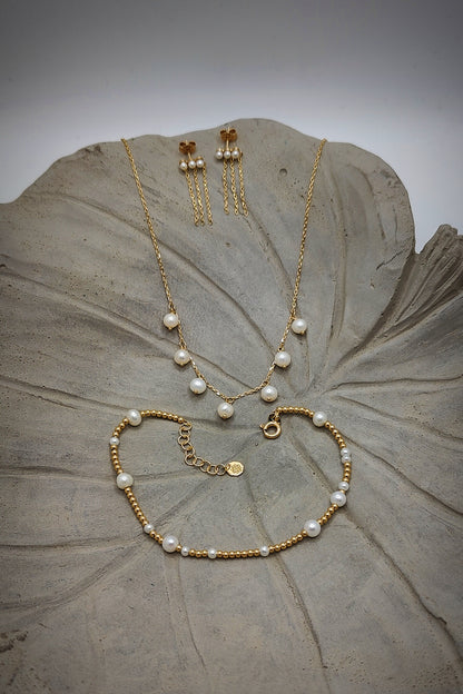 Hafeez Jewellery London 18k Yellow Gold Lulua Beaded Bracelet and Necklace, Barsh stud earrings with Pearls